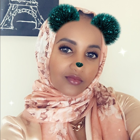 Meet your Posher, Fayiza - Picture 1 of 1